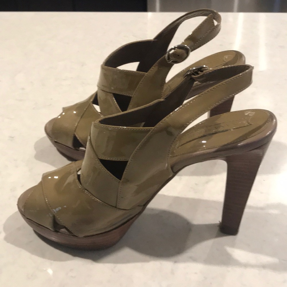 Tan patent leather crossed straps heeled sandals